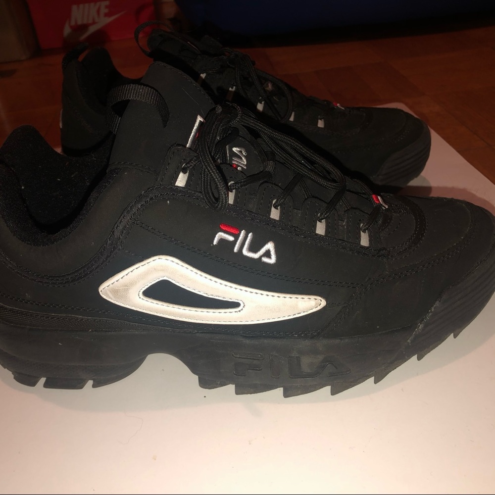File disruptor sneakers